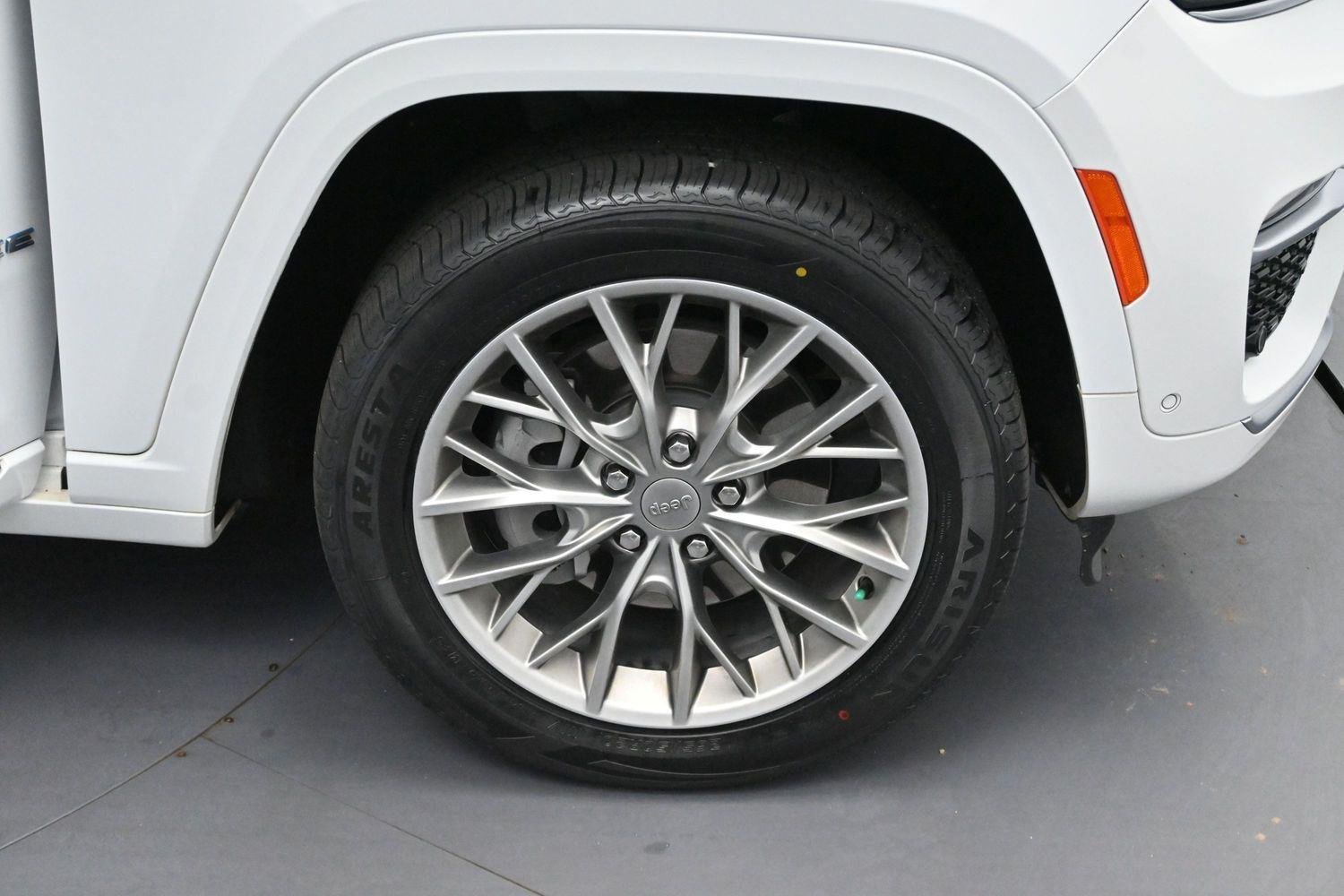 Used 2022 Bright White Clearcoat Jeep Summit image 39