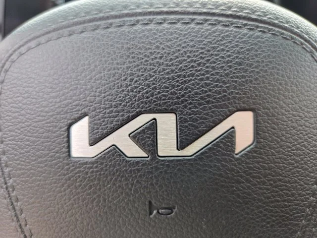 Used 2023 White Kia SX-Prestige image 32