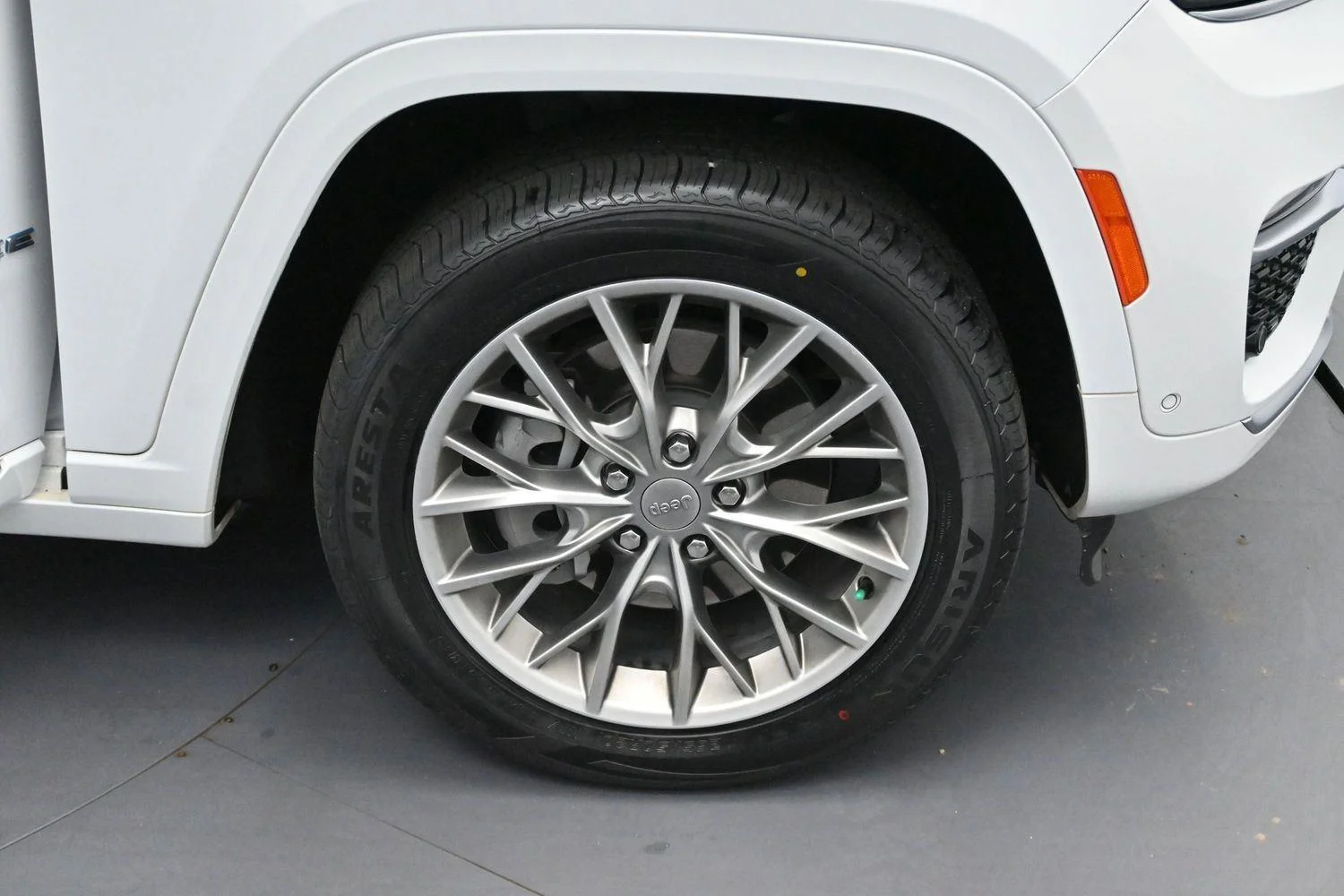 Used 2022 Bright White Clearcoat Jeep Summit image 39