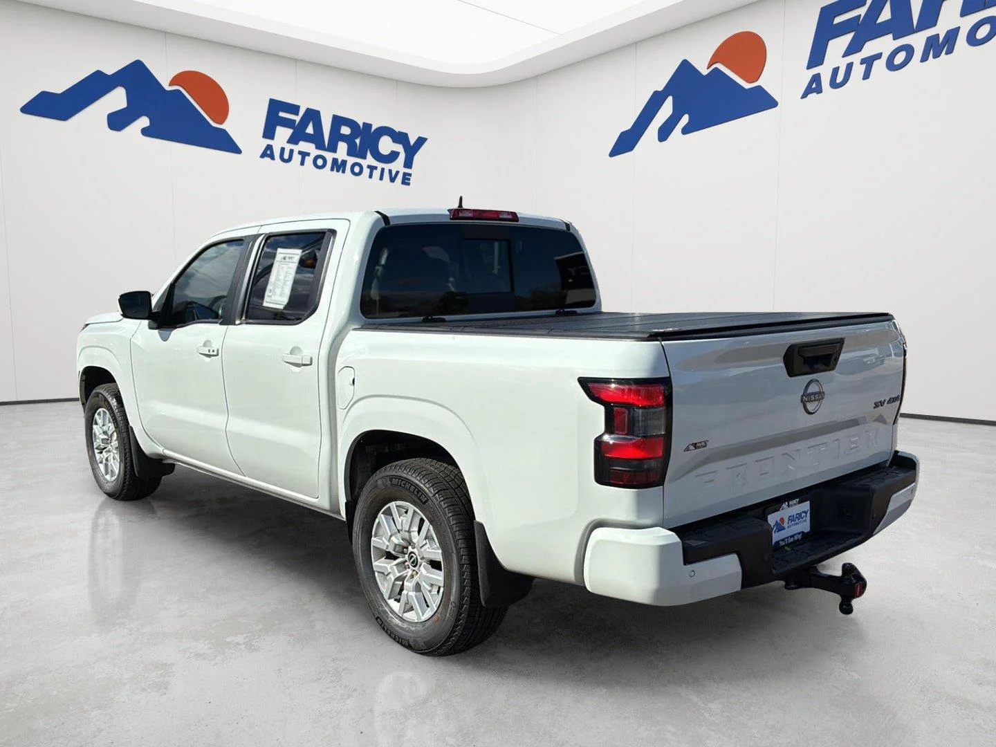 Used 2023 Glacier White Nissan SV image 7