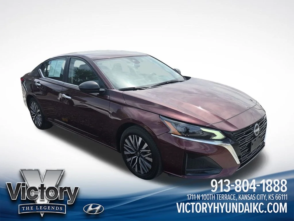 Used 2025 Red Nissan 2.5 SV image 7