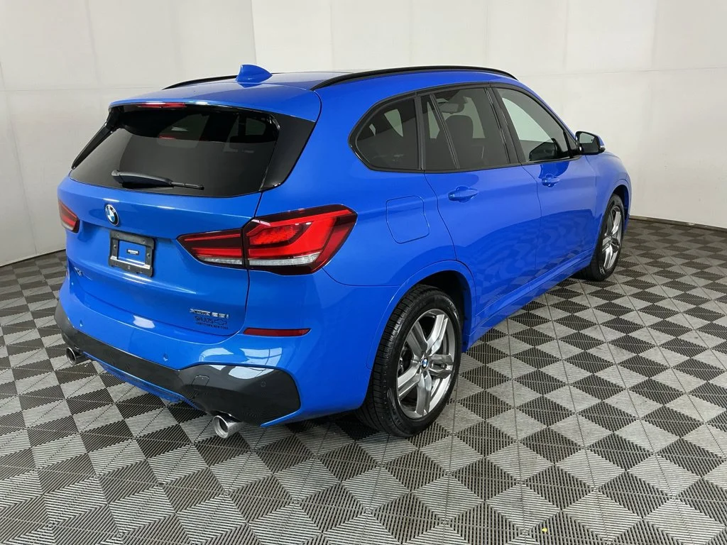 Used 2022 Blue BMW xDrive28i image 13