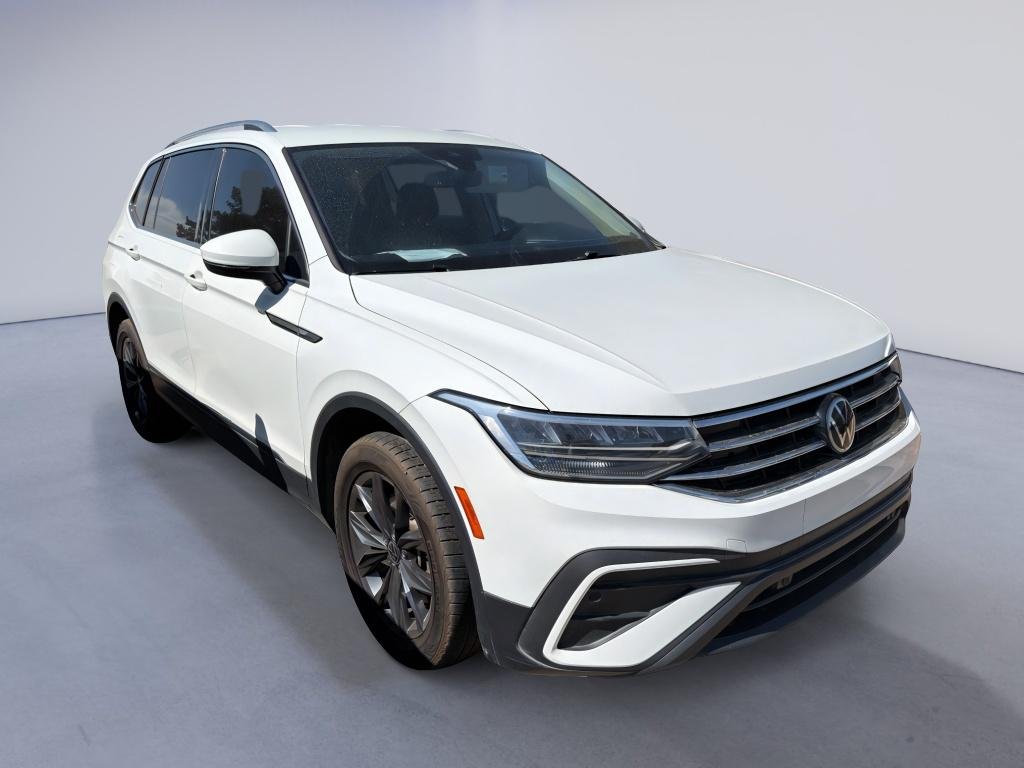 Used 2022 Pure White Volkswagen SE image 3