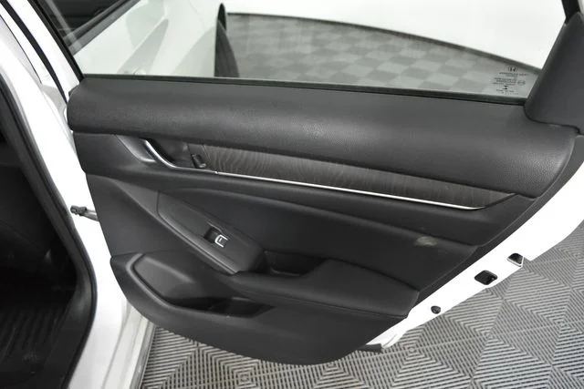 Used 2018  Honda EX-L image 37