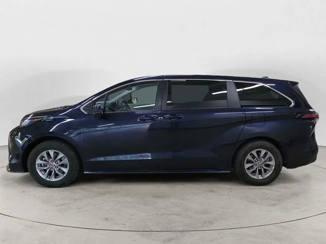 Used 2022  Toyota LE image 2