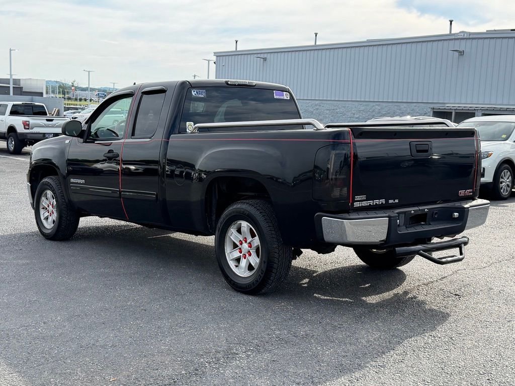 Used 2011 Black GMC SLE image 7