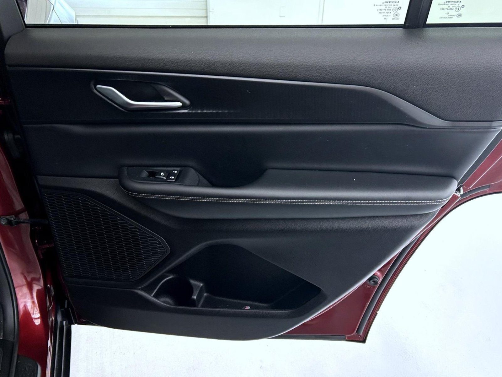 Used 2023 Red Jeep Altitude image 17