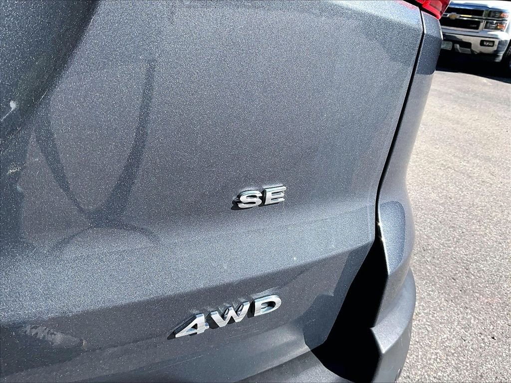Used 2022 Smoke Metallic Ford SE image 29