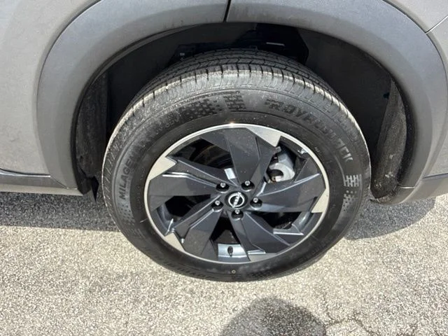 Used 2024 Gray Nissan SV image 31