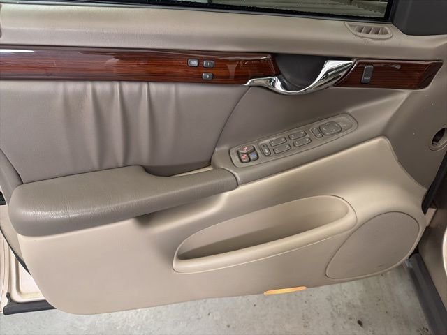 Used 2005 Light Cashmere Cadillac DHS image 9