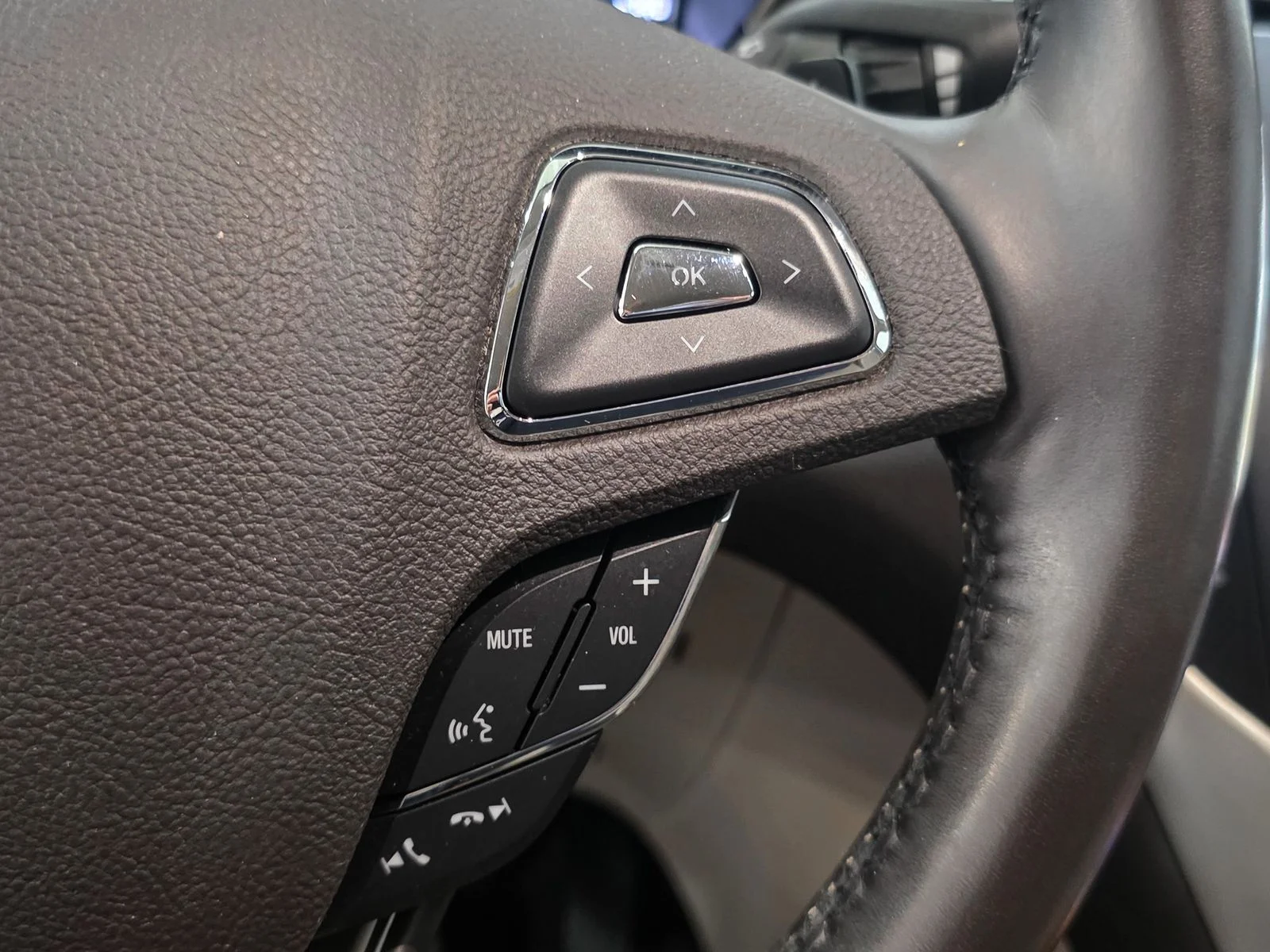 Used 2019 White Lincoln Select image 36