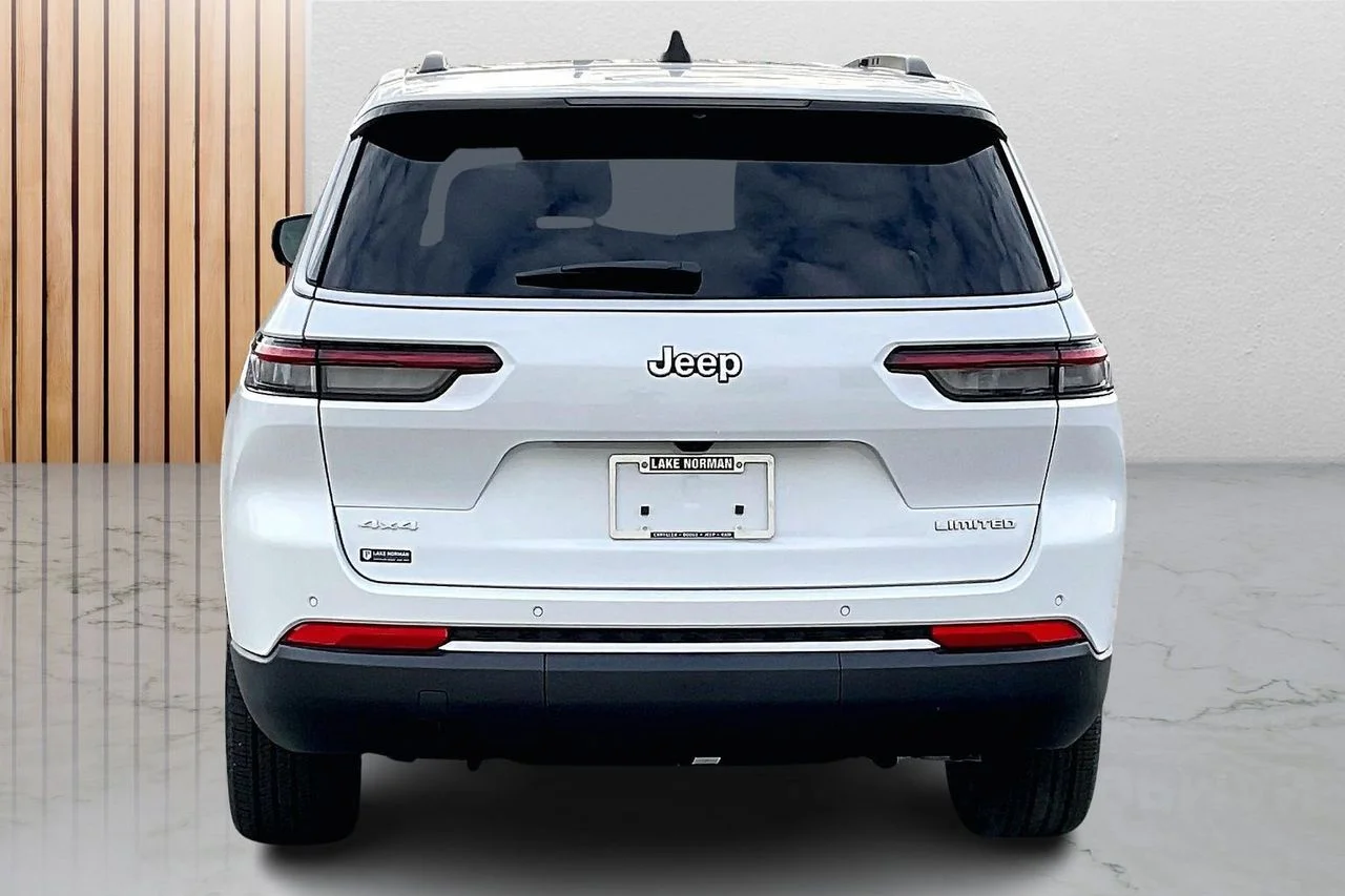 New 2026 Bright White Clear-Coat Exterior Paint Jeep Limited image 8