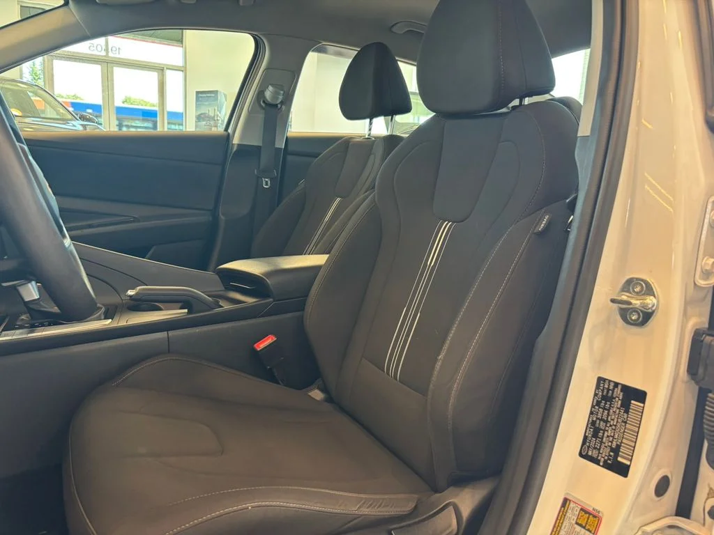 Used 2024 White Hyundai SEL image 12