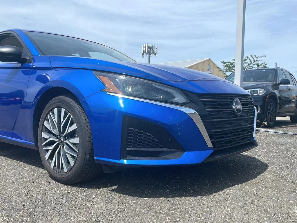 Used 2025 Bluestone Pearl Nissan SV image 25