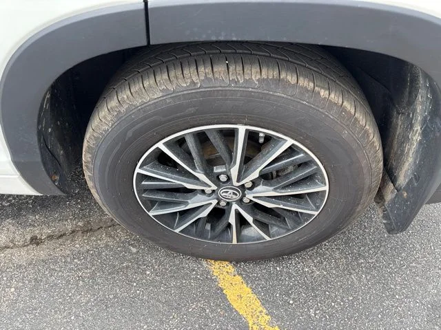 Used 2018 Blizzard Pearl Toyota Limited image 12