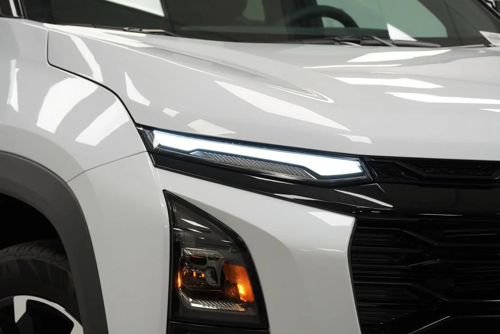 New 2027 Polar White Tricoat Chevrolet RS image 33