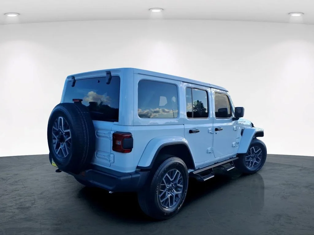 Used 2024 White Jeep Sahara image 8