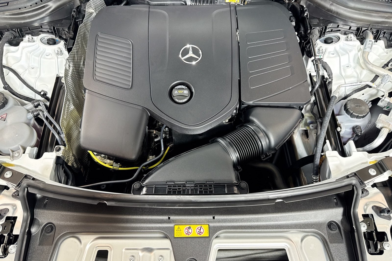 New 2026 Polar White Mercedes-Benz GLC 300 image 27