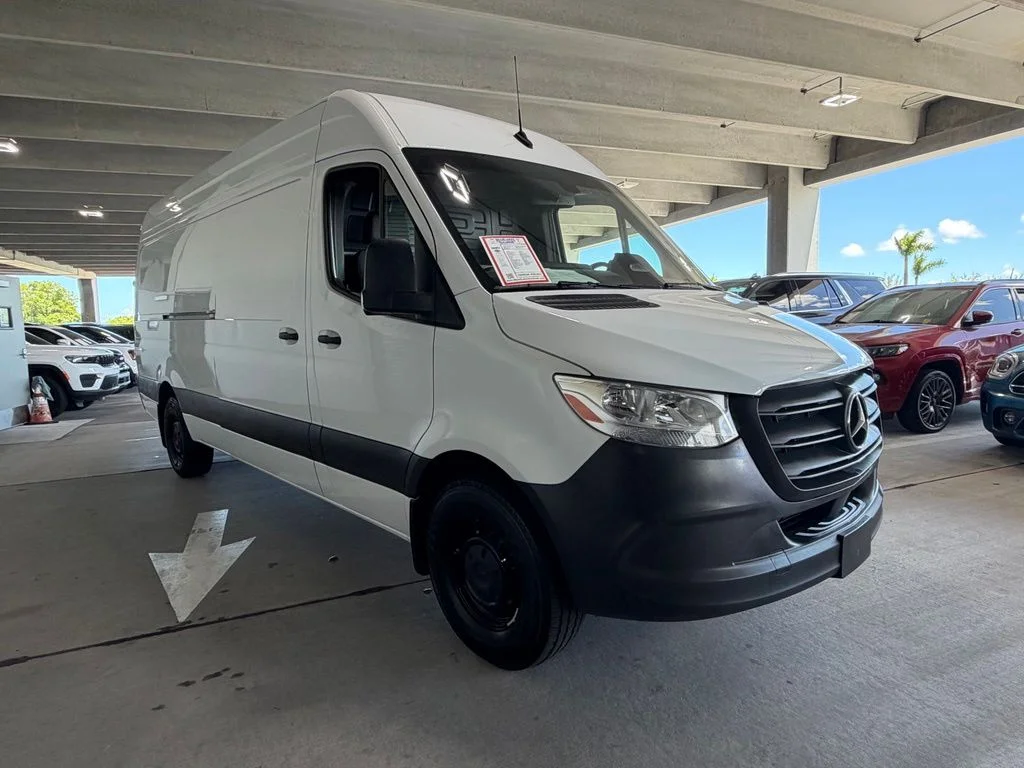 Used 2025 White Mercedes-Benz Cargo 170 WB image 8