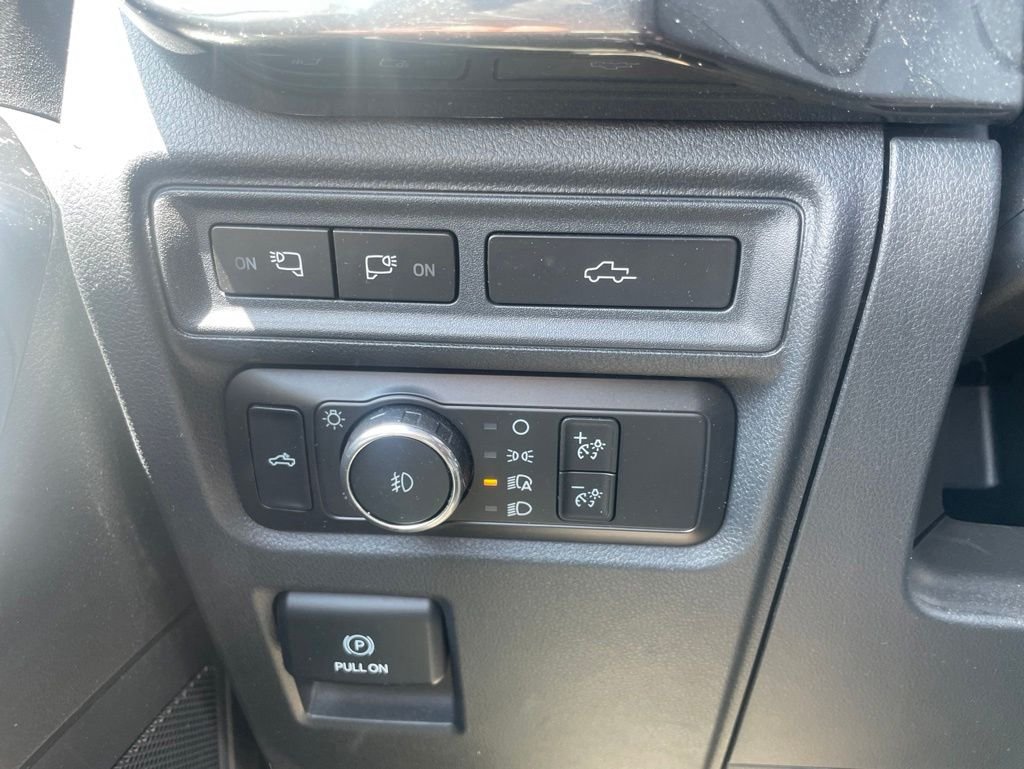 Used 2022 Black Ford XLT image 6