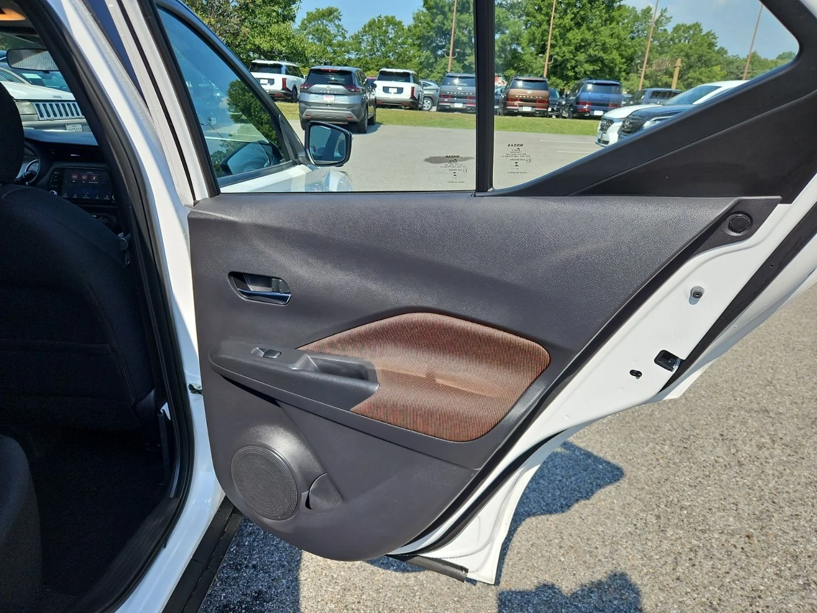 Used 2024 White Nissan SR image 34