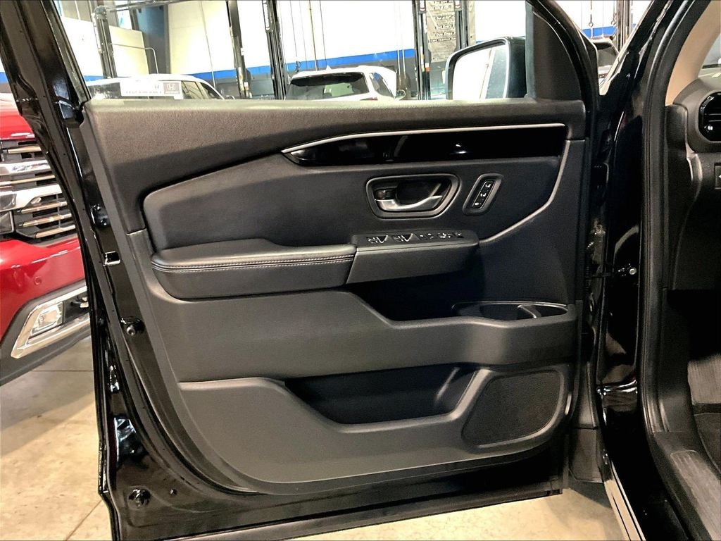 Used 2025 Black Honda EX-L image 9