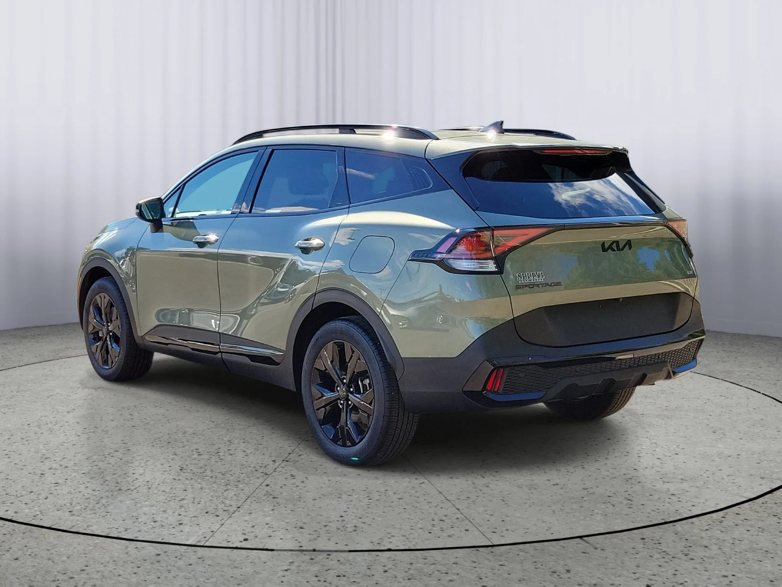 Certified Used 2025 Green Kia X-Line image 4