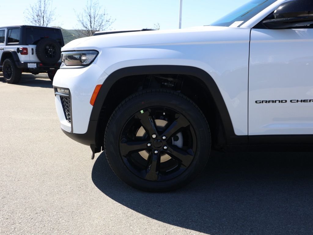 New 2026 Bright White Clear-Coat Exterior Paint Jeep Limited image 10