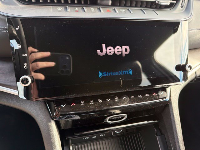 New 2027 High-Gloss Black Paint Jeep Laredo Altitude image 15
