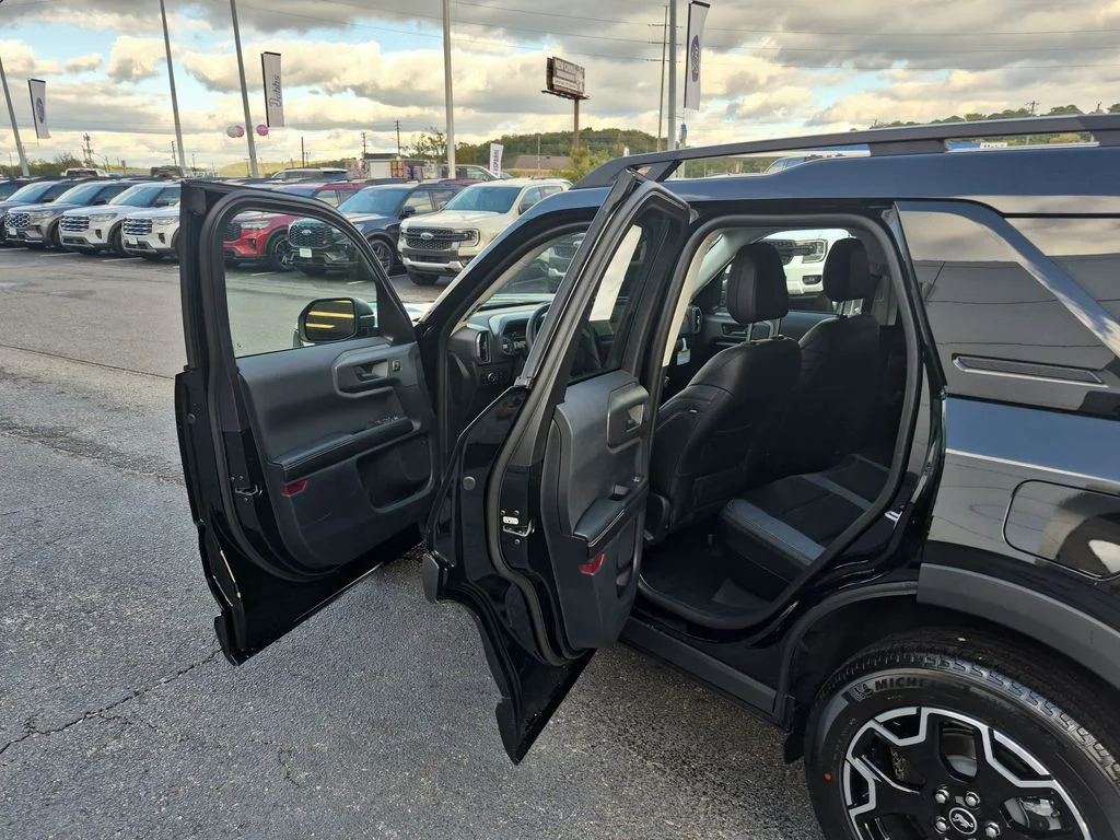 New 2025 Shadow Black Ford Outer Banks® image 15