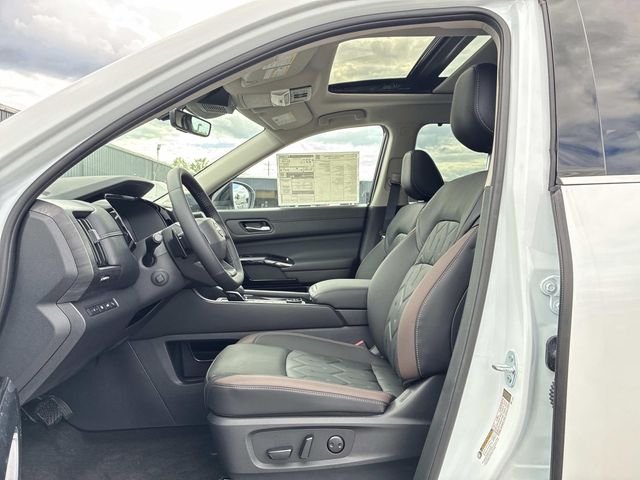 New 2026 Everest White Pearl TriCoat Nissan Platinum image 11