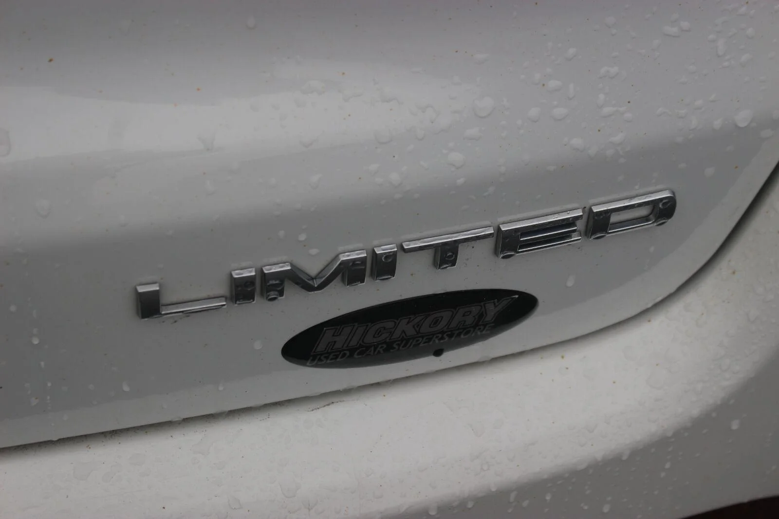 Used 2023  Jeep Limited image 10