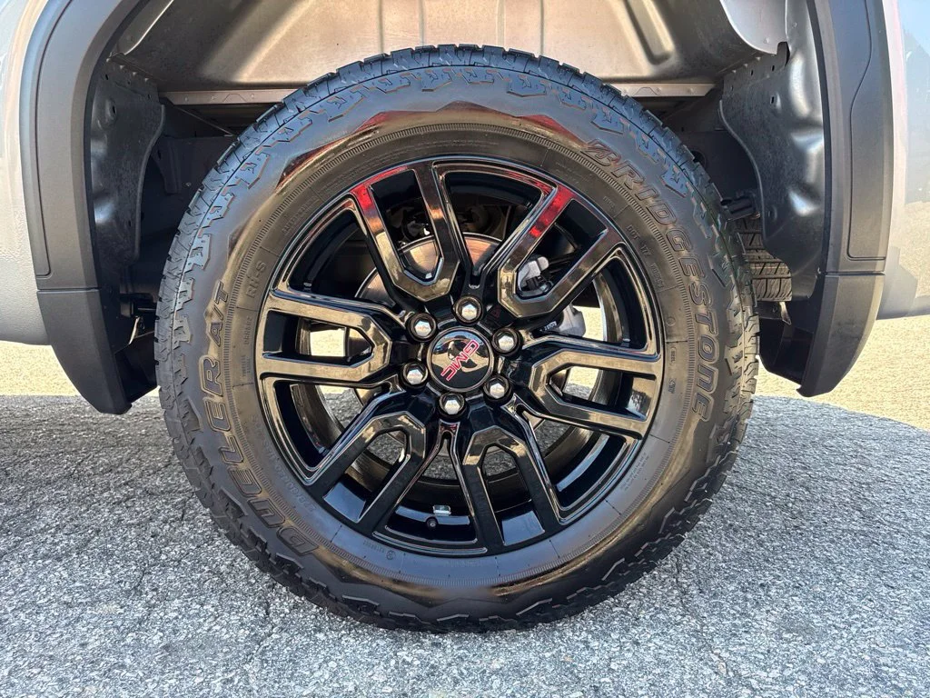 Used 2025 Sterling Metallic GMC Elevation image 30
