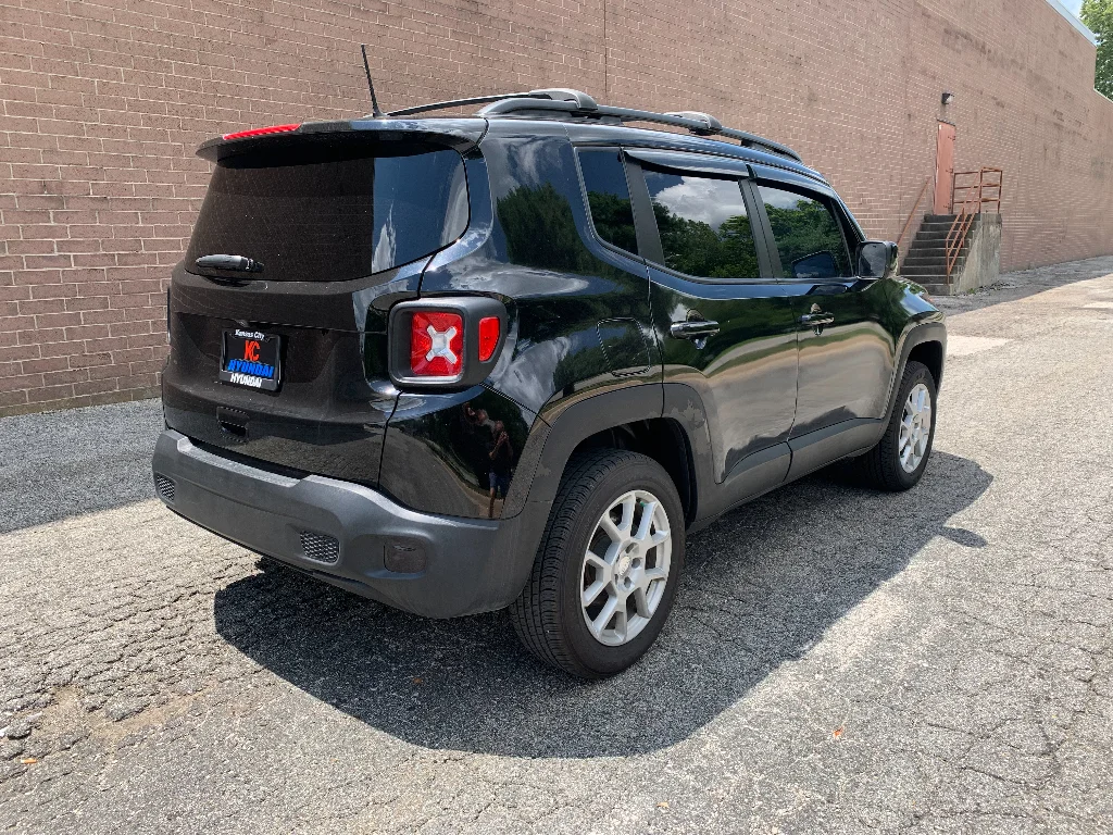 Used 2021 Black Clearcoat Jeep Latitude image 5