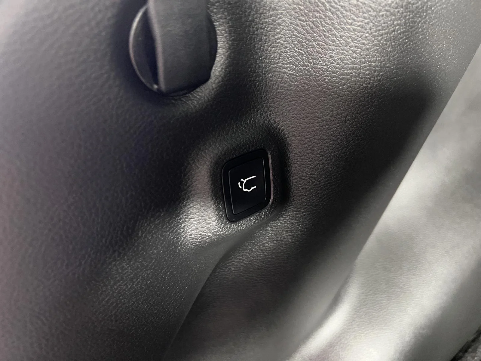 Used 2024 Bright White Clearcoat Jeep Latitude image 21