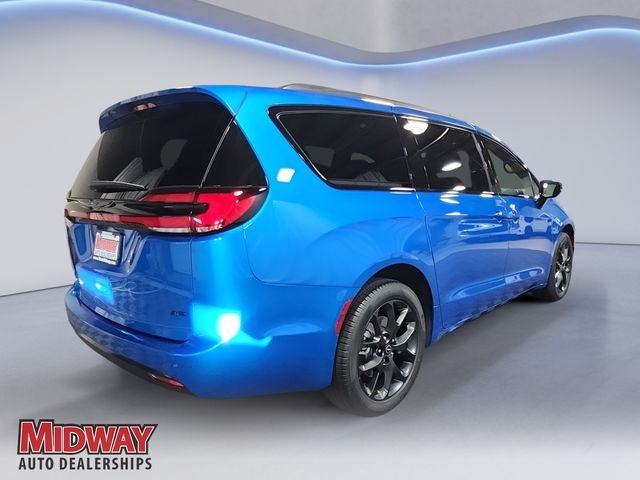New 2026 Hydro Blue Pearl-Coat Exterior Paint Chrysler Select image 5