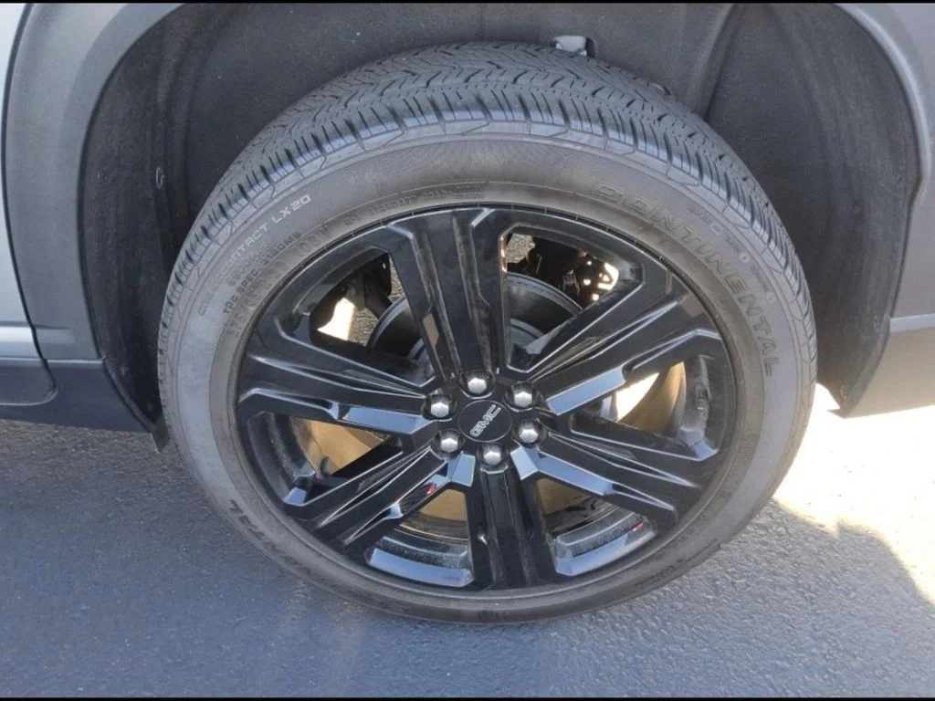 Used 2024 Silver GMC Elevation image 5