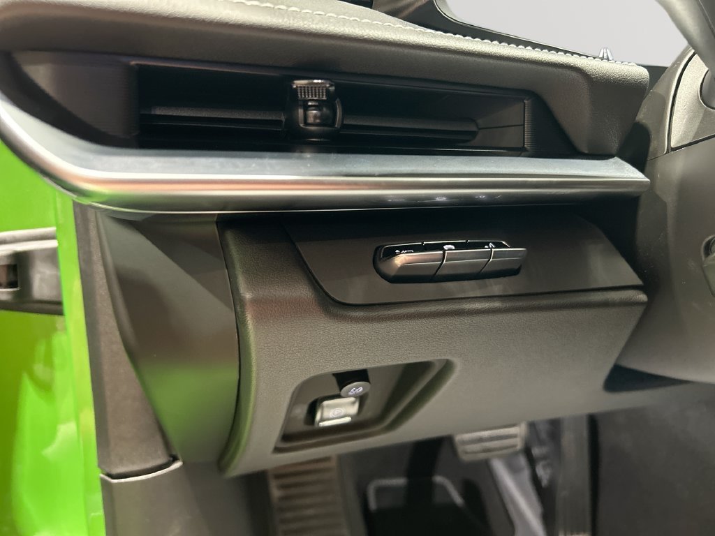 Used 2026 Green Chevrolet Z06 image 22