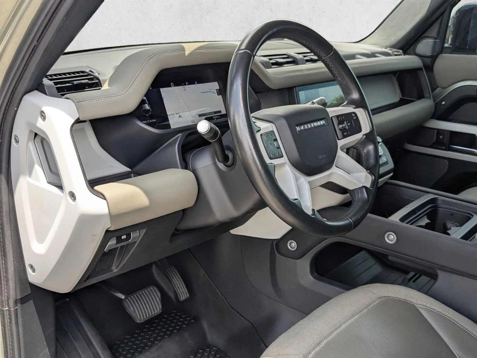 Used 2020 Pangea Green Metallic Land Rover SE image 10