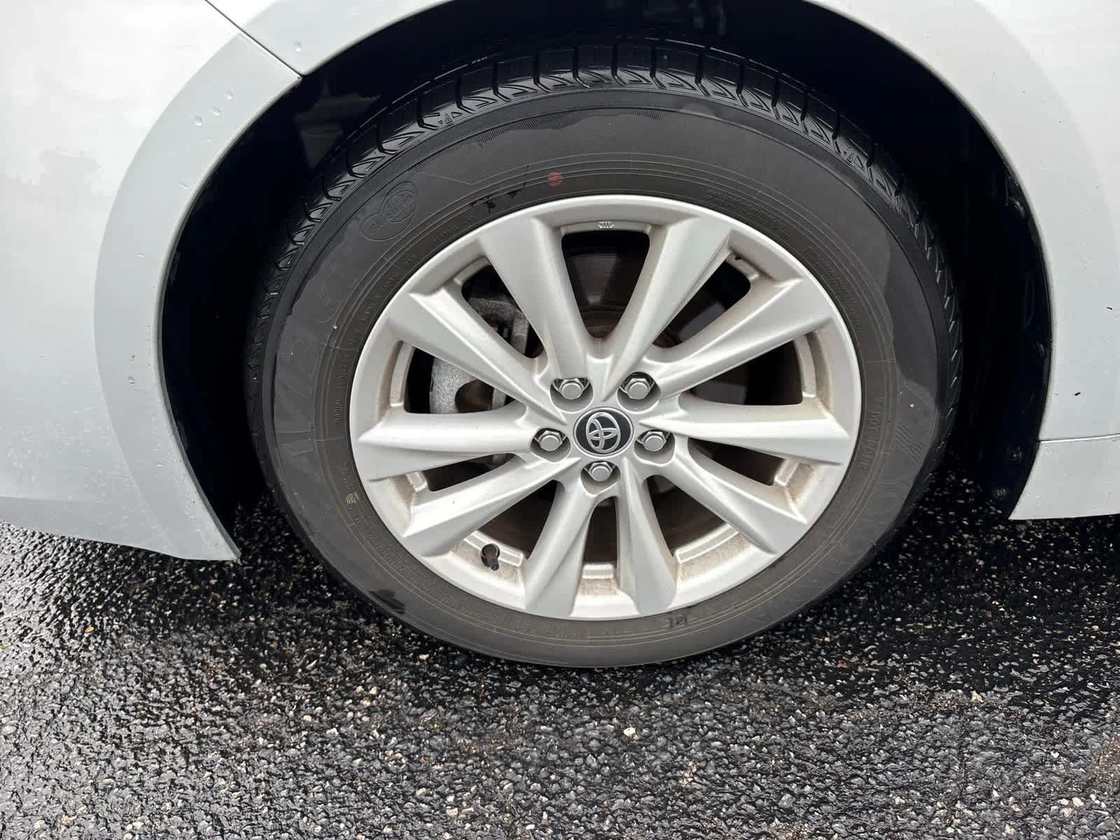 Used 2023 Classic Silver Metallic Toyota SE image 19