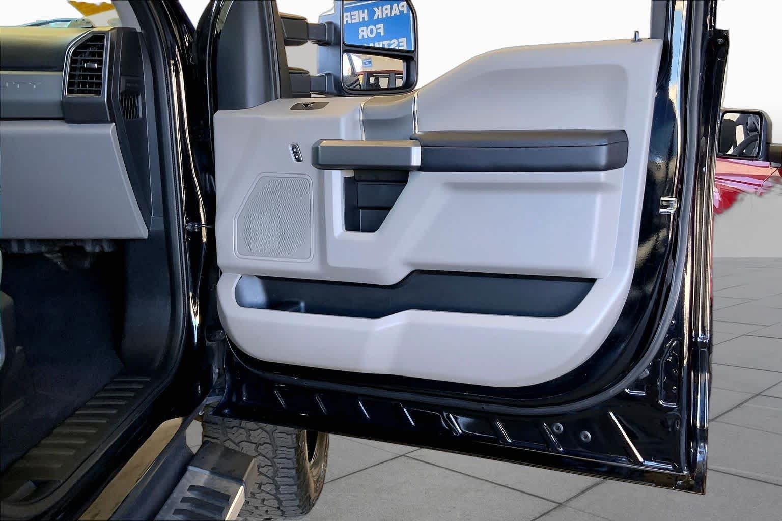 Used 2020 Agate Black Metallic Ford XLT image 22