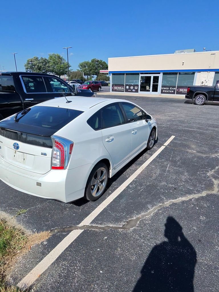 Used 2013 Blizzard Pearl Toyota Three image 4