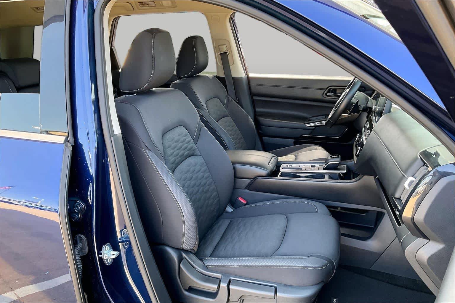 Used 2025 Deep Ocean Blue Pearl Nissan SV image 9