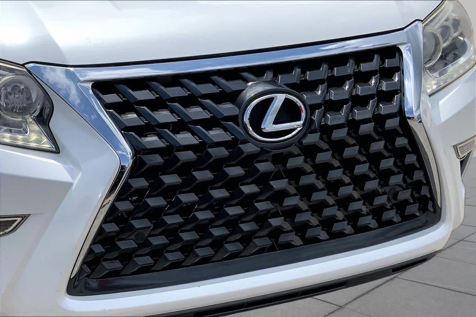 Used 2014 Starfire Pearl Lexus  image 29