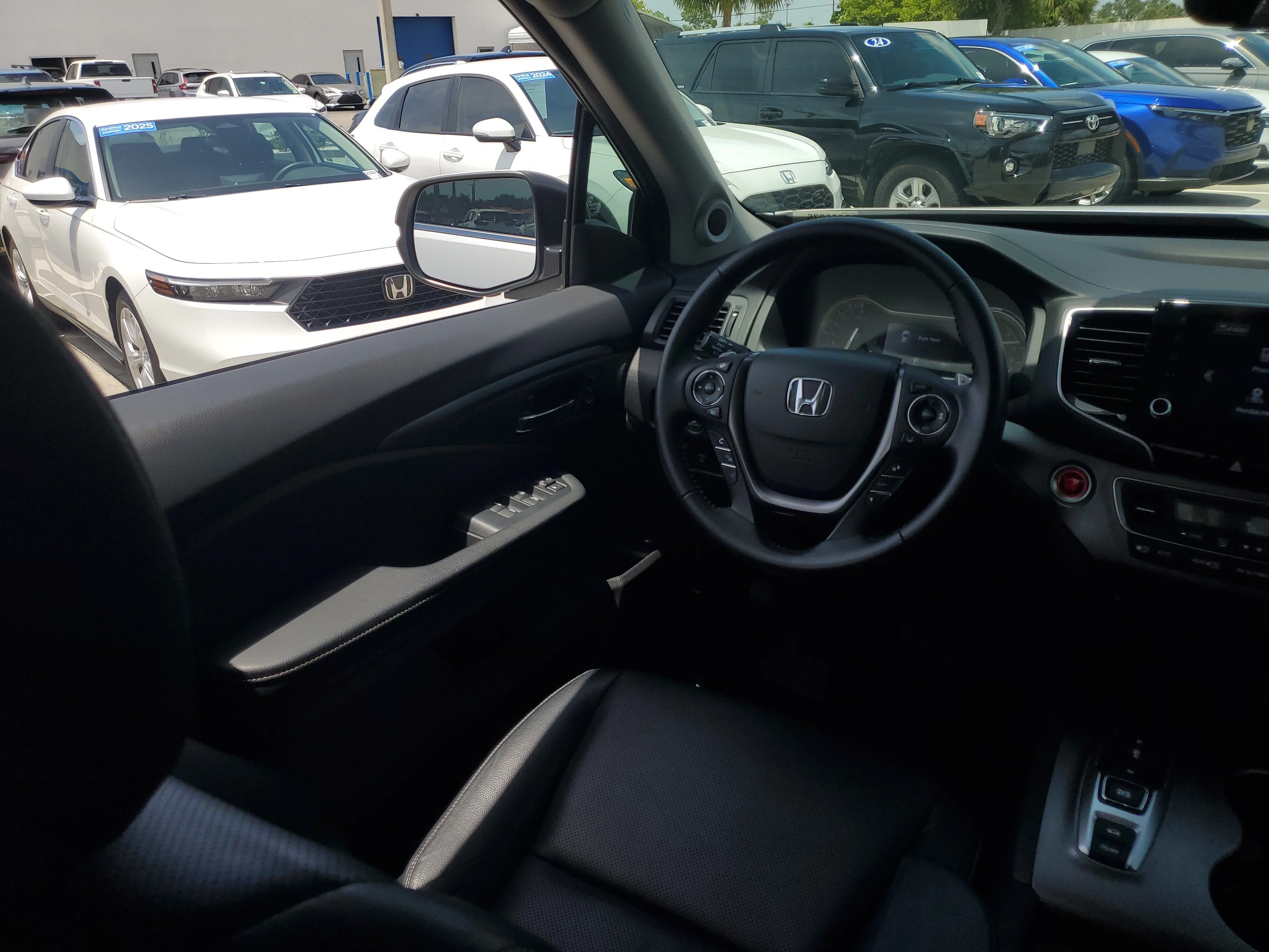 Used 2023 Platinum White Honda RTL image 18