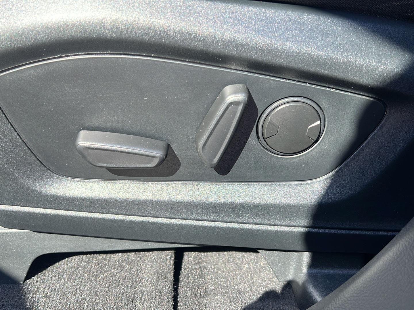 Used 2022 Blue Metallic Ford XLT image 5