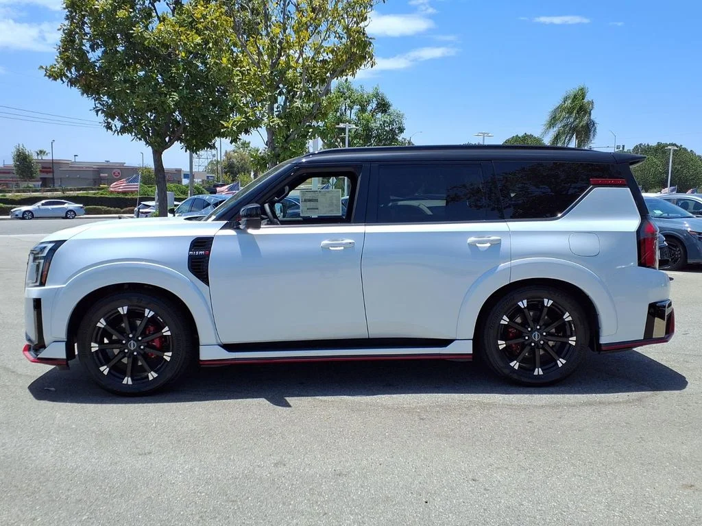 New 2026 Everest White TriCoat / Super Black Two-tone Nissan NISMO® image 7