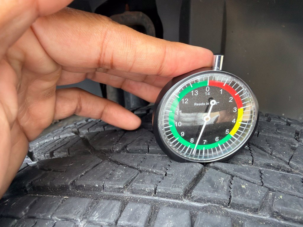 Used 2008 Black Jeep X image 13