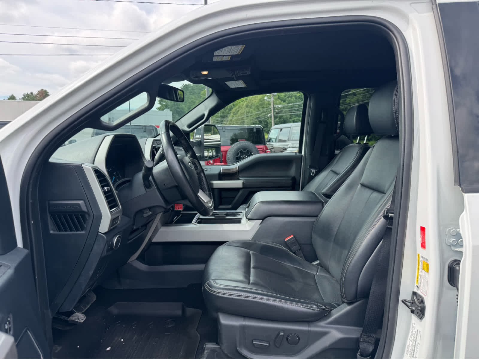 Used 2022 Star White Metallic Tri-Coat Ford LARIAT image 10