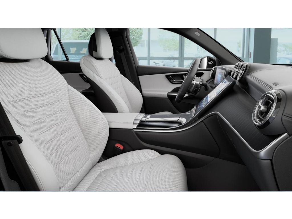 New 2026 Polar White Mercedes-Benz GLC 300 image 4